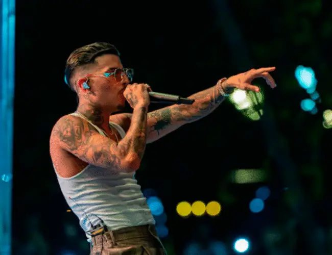 Rauw Alejandro lanza canal oficial en WhatsApp y adelanta nuevo sencillo “Buenos Términos”