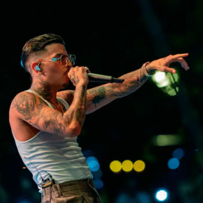 Rauw Alejandro lanza canal oficial en WhatsApp y adelanta nuevo sencillo “Buenos Términos”